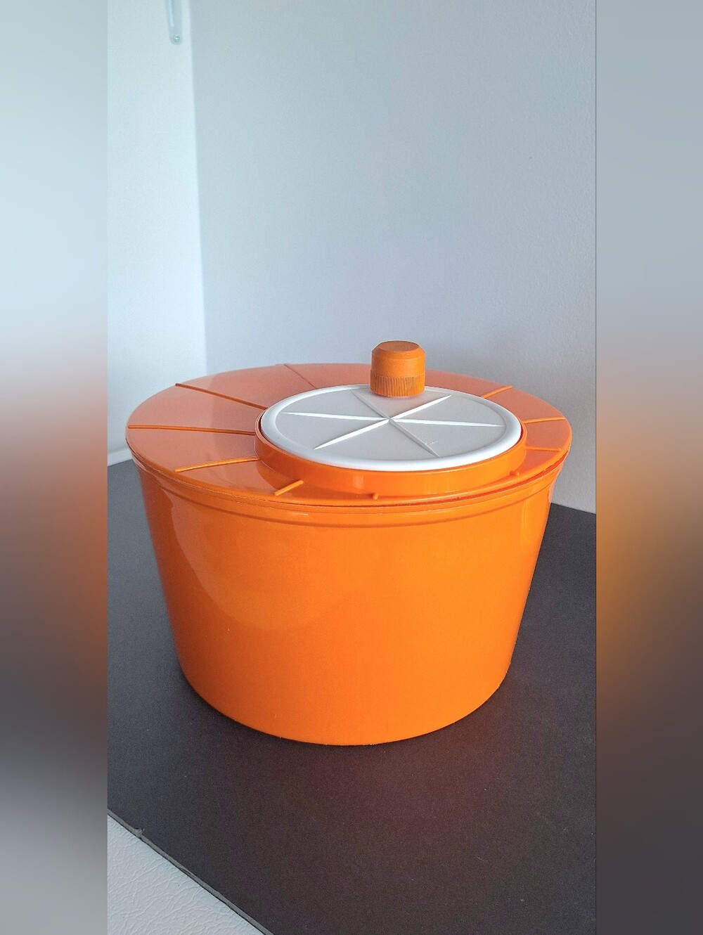 Plastic salad spinner Vintage